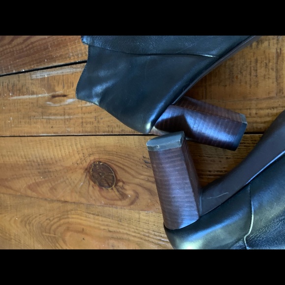 14th & Union Black Leather Heel - Picture 4 of 4